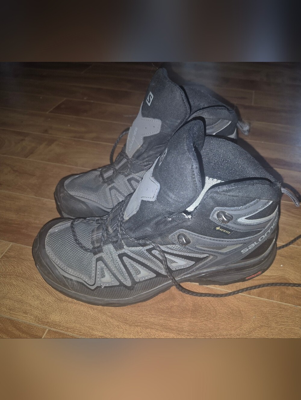Salomon Men's Black/Grey Gore-Tex Mid Hiking Boots